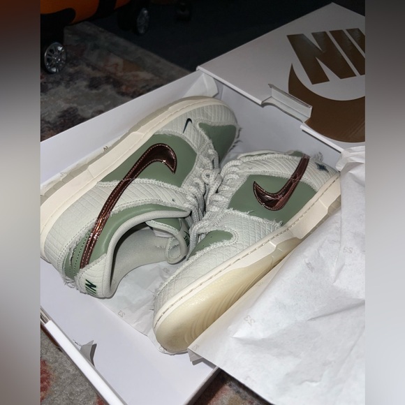 Kyler Murray Dunks